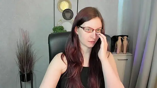 emmaxDelight online show from June 12, 6:54 am