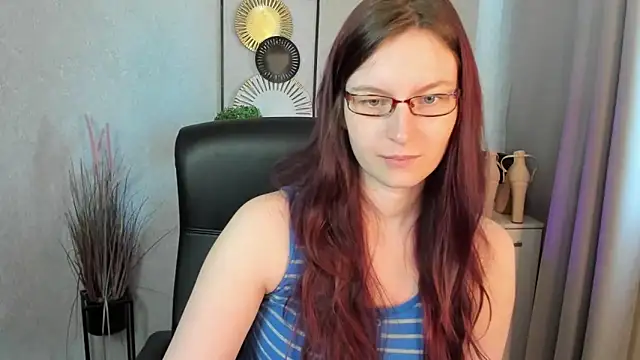 emmaxDelight online show from June 10, 5:28 am