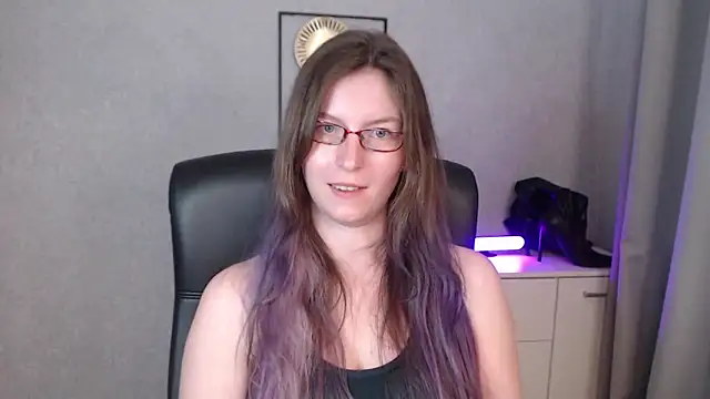 emmaxDelight online show from September 11, 7:20 am