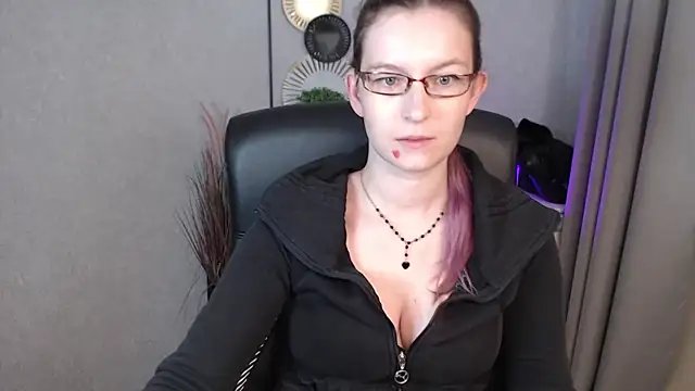 emmaxDelight online show from October 1, 5:23 am