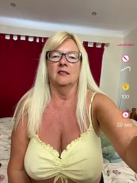 Foxy-Lucy online show from June 4, 5:50 pm