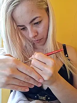 allinqueen online show from April 16, 10:26 am