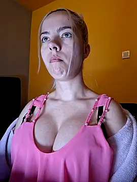 allinqueen online show from April 23, 9:50 am