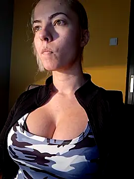 allinqueen online show from March 25, 10:12 pm