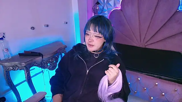 Snapshot of toky_doll chatting on October 11, 1:10 am toky doll online show from October 11, 1:10 am
