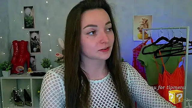  Barbie Kiss  online show from April 18, 7:07 pm