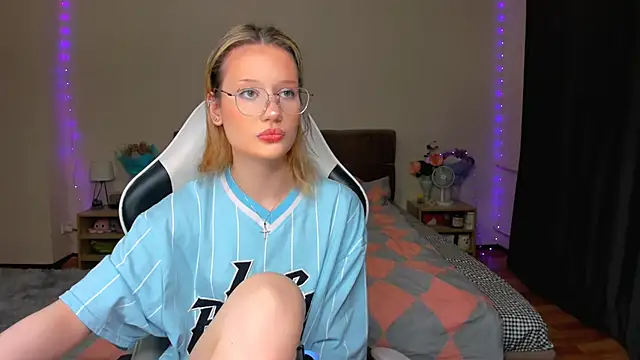 DearLia online show from October 14, 9:17 pm