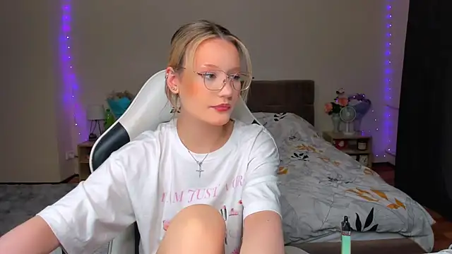 DearLia online show from September 25, 8:06 pm