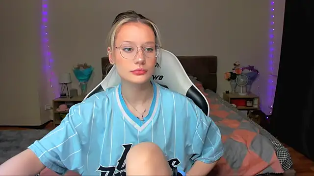 DearLia online show from October 18, 9:49 pm