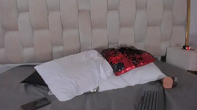 Hanna lens online show from January 9, 8:13 pm