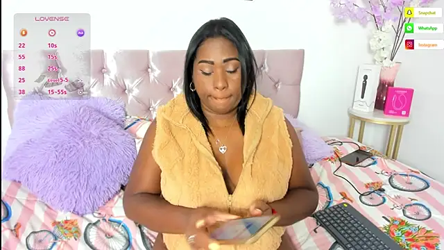 alanavega11 online show from April 23, 1:02 pm