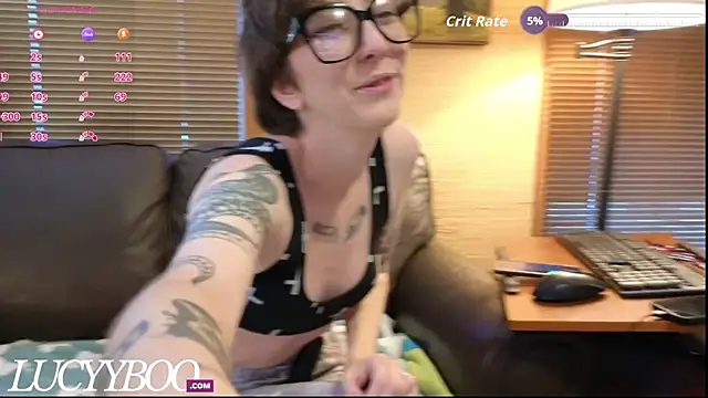 lovelylucyy online show from December 2, 7:38 pm