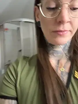 BrownieyQueen online show from November 18, 5:41 am