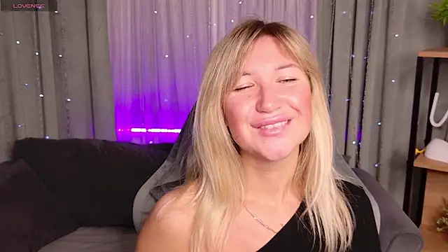Snapshot of MilaBott chatting on September 17, 8:29 pm MilaBott online show from September 17, 8:29 pm