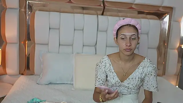 Beautifulskinny18 online show from April 26, 8:06 pm