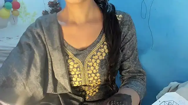 aarjulove online show from February 9, 4:31 pm