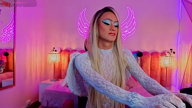  scarletmoore online show from October 25, 1:19 pm