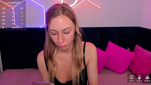 Snapshot of Diana_Garrett chatting on October 12, 2:47 am Diana Garrett online show from October 12, 2:47 am