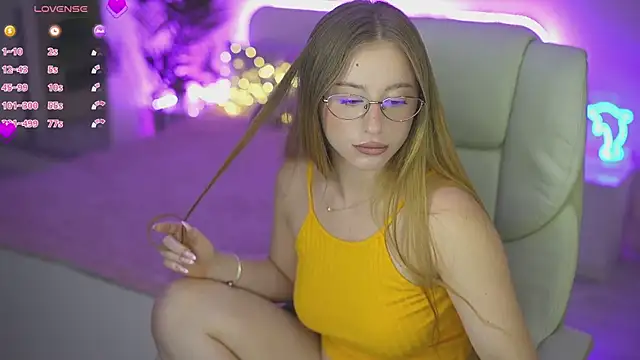 SilverrMoon online show from September 13, 2:36 pm