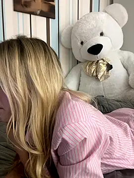 Liya my online show from October 4, 7:40 pm