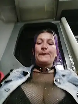 sophie banger online show from April 21, 1:42 am