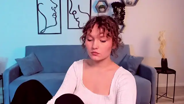 BritnieCute online show from February 13, 7:43 am