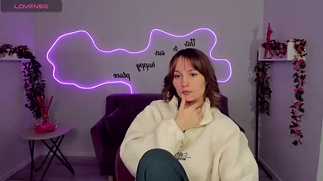 BritnieCute online show from February 5, 5:43 am