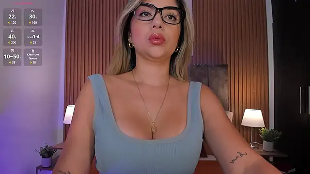Snapshot of ChloePreston_ chatting on October 14, 3:03 pm ChloePreston online show from October 14, 3:03 pm