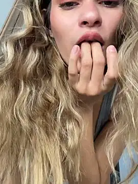 cuteluci  online show from March 23, 11:49 am