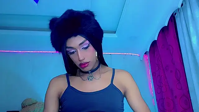 NahomiCamper online show from April 25, 1:52 am