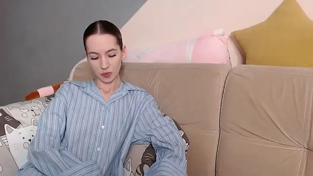 AmbrielHailey online show from April 19, 7:05 pm