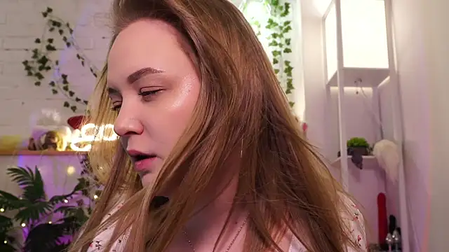 MonicaAsis online show from April 25, 6:27 pm