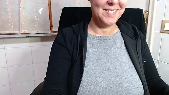 Foxlady2271 online show from March 25, 6:27 am