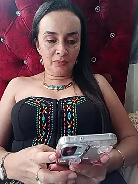 Samantha Sullivan  online show from April 18, 9:15 pm