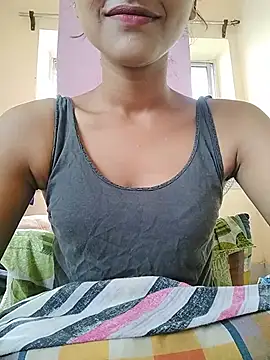 MISSQUEEN48 online show from June 29, 7:15 am