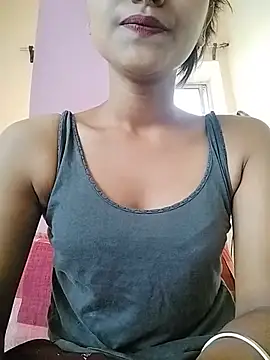 MISSQUEEN48 online show from July 7, 6:58 am