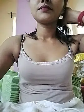 MISSQUEEN48 online show from July 10, 11:32 am