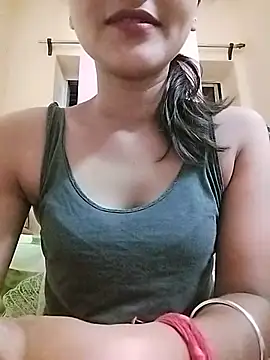 MISSQUEEN48 online show from July 2, 2:45 pm