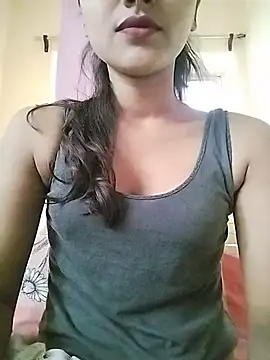 MISSQUEEN48 online show from July 12, 11:55 am