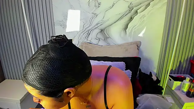 venusowen  online show from April 23, 1:57 pm