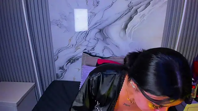 venusowen  online show from April 16, 8:08 pm