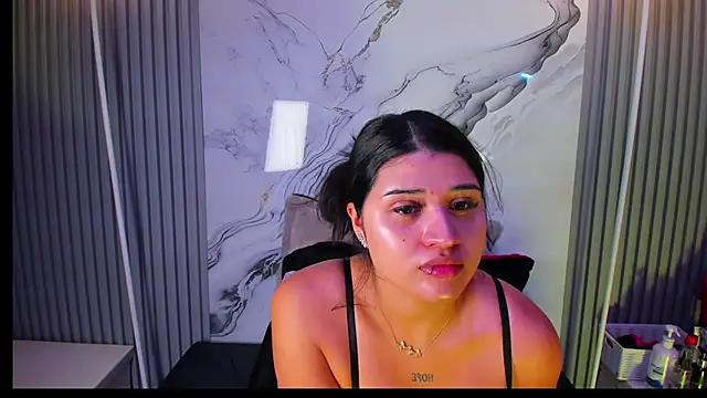 venusowen  online show from April 21, 1:18 pm