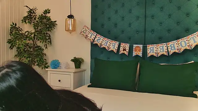 Snapshot of MadilynFox chatting on September 29, 6:46 pm MadilynFox online show from September 29, 6:46 pm