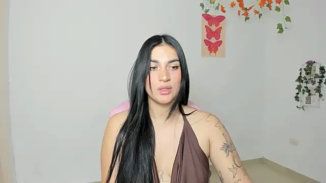 Emic  online show from April 11, 5:27 pm