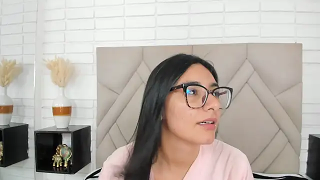 Isis Osman online show from September 26, 7:55 pm