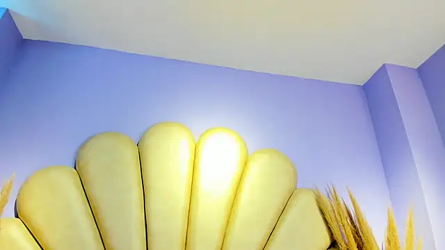 Isis Osman online show from April 20, 8:01 pm