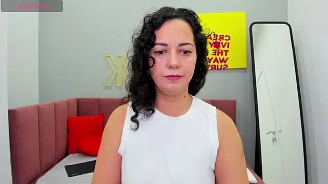 Linda Insatiable online show from November 27, 1:30 am