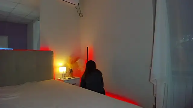 Laura Leee online show from October 6, 5:35 am