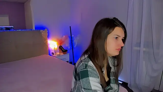 Laura Leee online show from February 11, 6:37 am