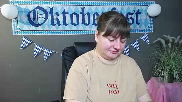 ZannaDreil online show from October 8, 7:07 pm